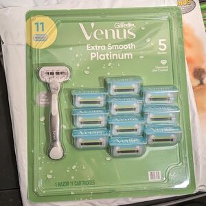 Venus Platinum Extra Smooth Metal Handle Women's Razor 1 Handle + 11 Refills